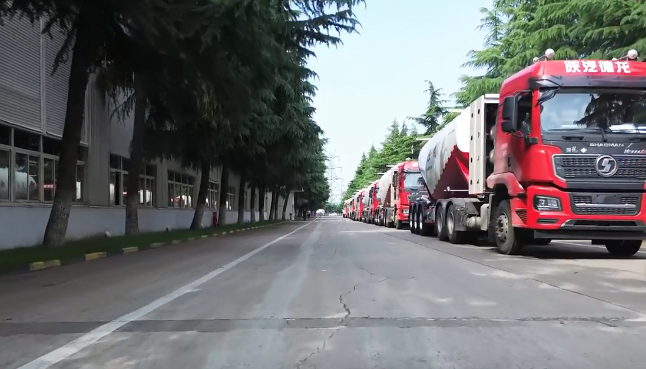 大單!100臺#粉罐半掛車 陸續(xù)發(fā)車，震撼#航拍